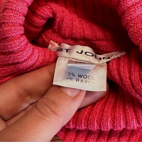 St. John Wool Turtleneck Blouse Sleeveless Crop Fuchsia Pink Rib Knit Size Small - Picture 5 of 6